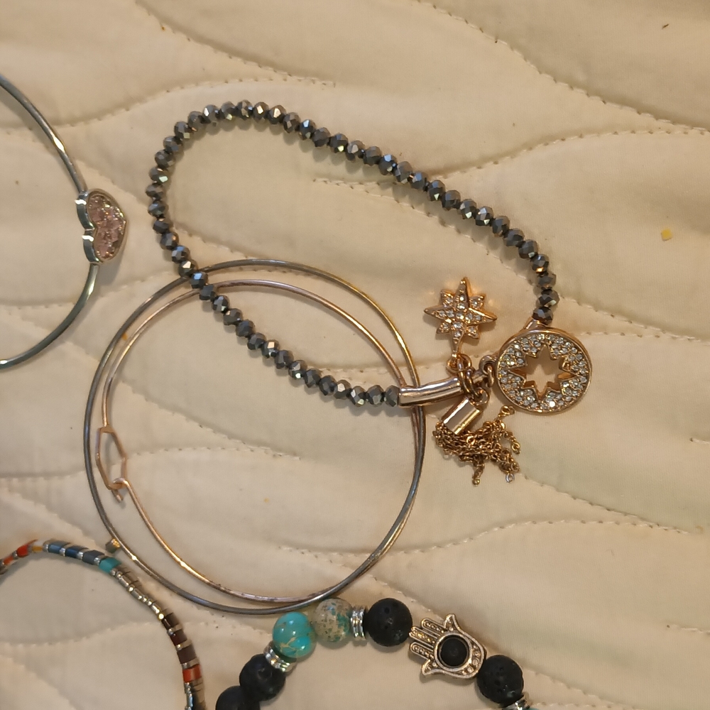 Elegant Multicolor Women's Bracelet Set - Picture 4 of 5